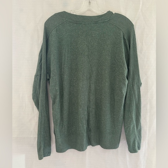 BUFFALO David Bitton Green V-Neck Women's Sweater, size M - Picture 2 of 5